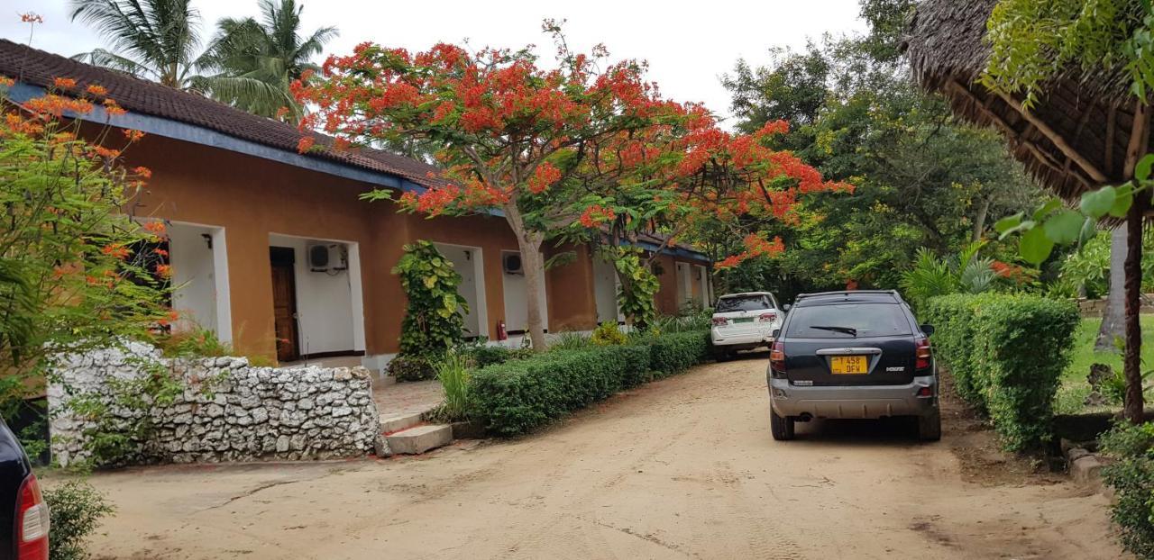 Funky Squids Beach Resort Bagamoyo Exterior foto